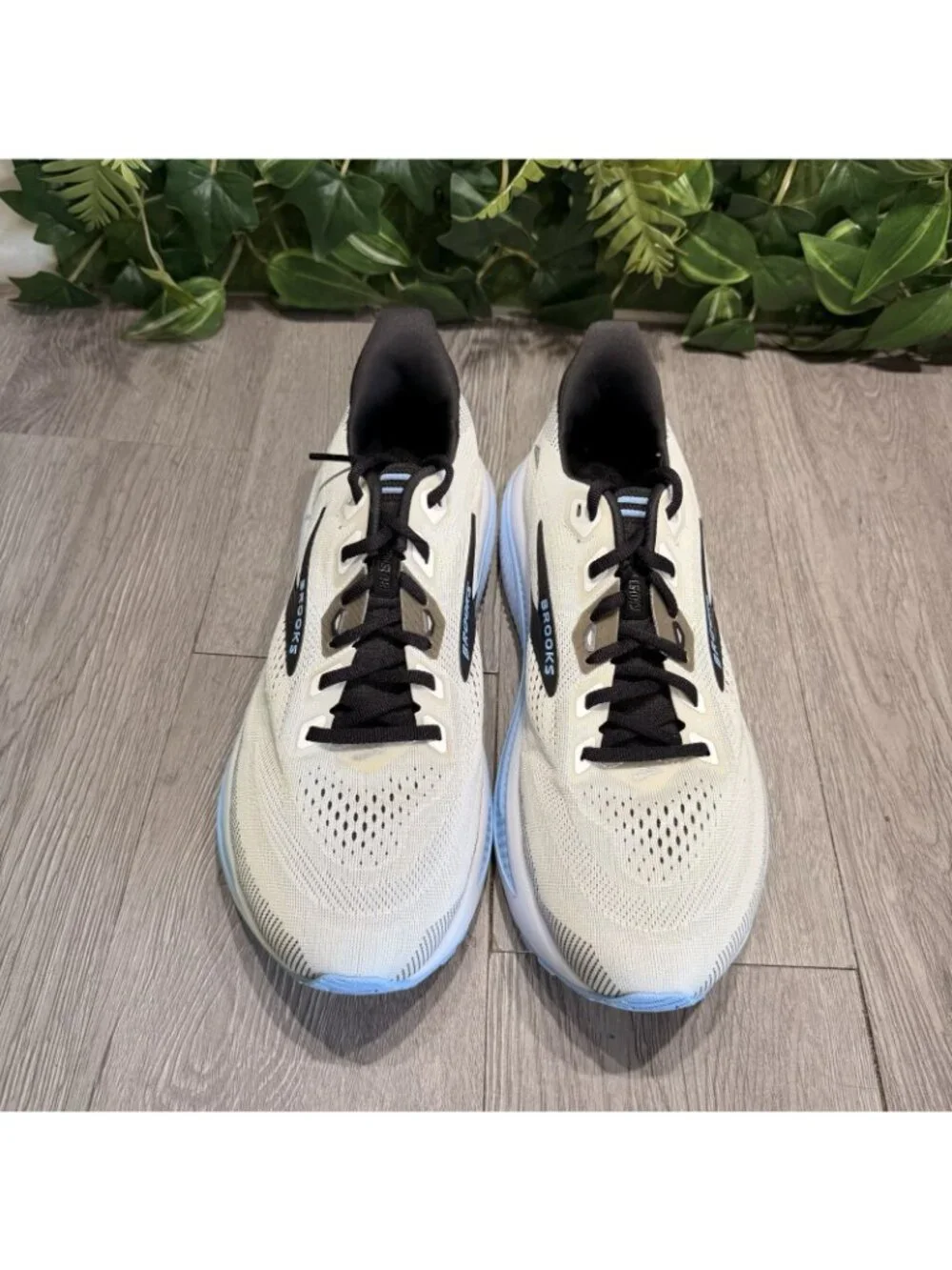 Brooks Men’s Ghost 18 Running Sneaker Color White/black /open Air Size 9.5